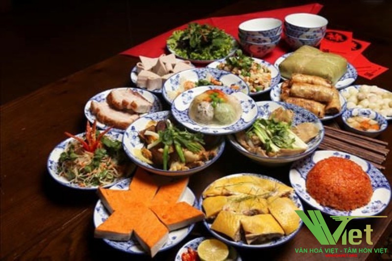 Một mâm cỗ của gia đình miền Bắc dịp đầu Xuân